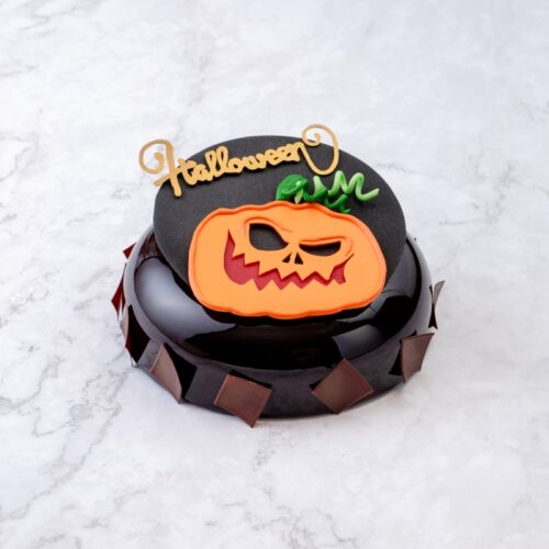 70% Chocolate Crunch Cake (Halloween theme)